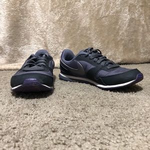 Vintage looking Nike Women Shoes